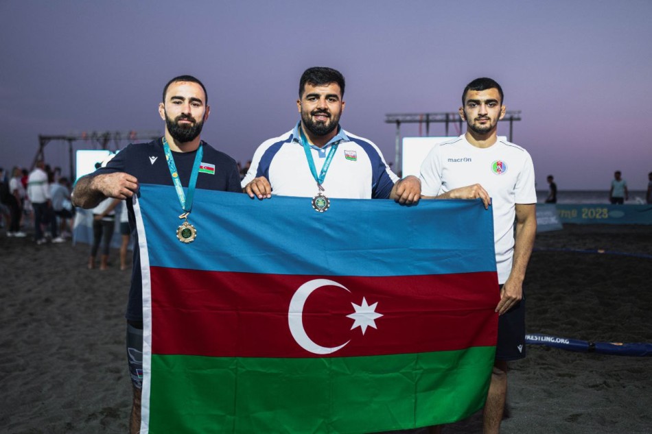 İdmançımız çimərlik güləşində!